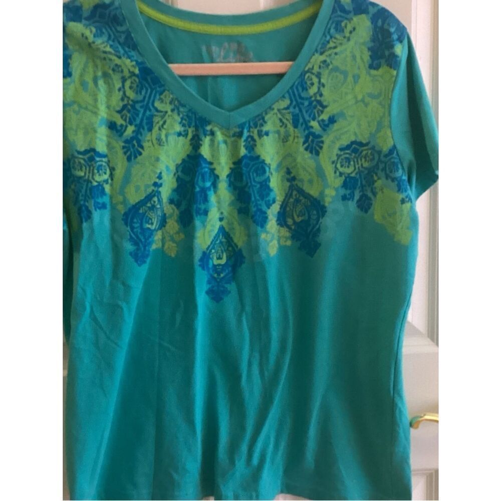 Women's Teal V-Neck Short Sleeve Top with Blue-Green Print